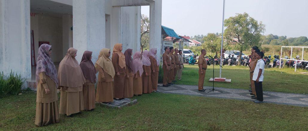 Pegawai mengikuti apel pagi Dinas Perikanan Kabupaten Natuna pada 5 Oktober 2026.