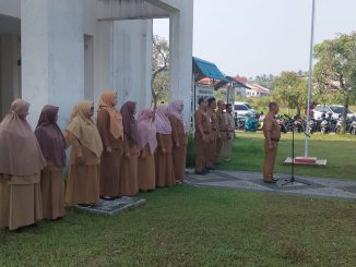 Pegawai mengikuti apel pagi Dinas Perikanan Kabupaten Natuna pada 5 Oktober 2026.